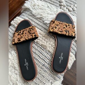 Louis Vuitton Flat sandals 9.5 great condition authentic no box